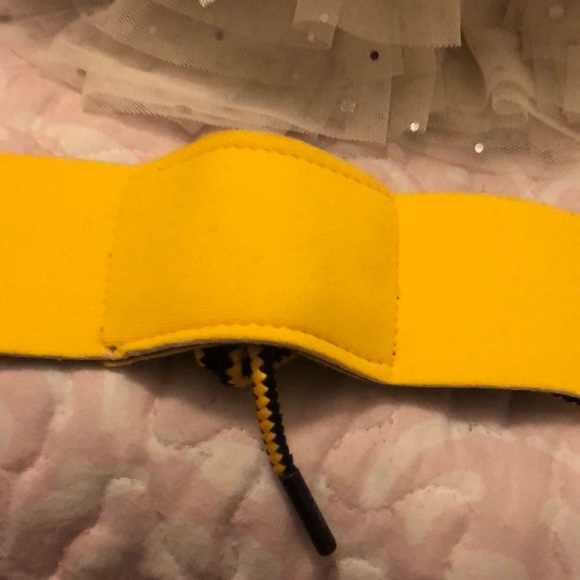 π
ππ
β’ π·π FENTY ππ·β’ β¦ Neckline Vibes - Picture 7 of 8